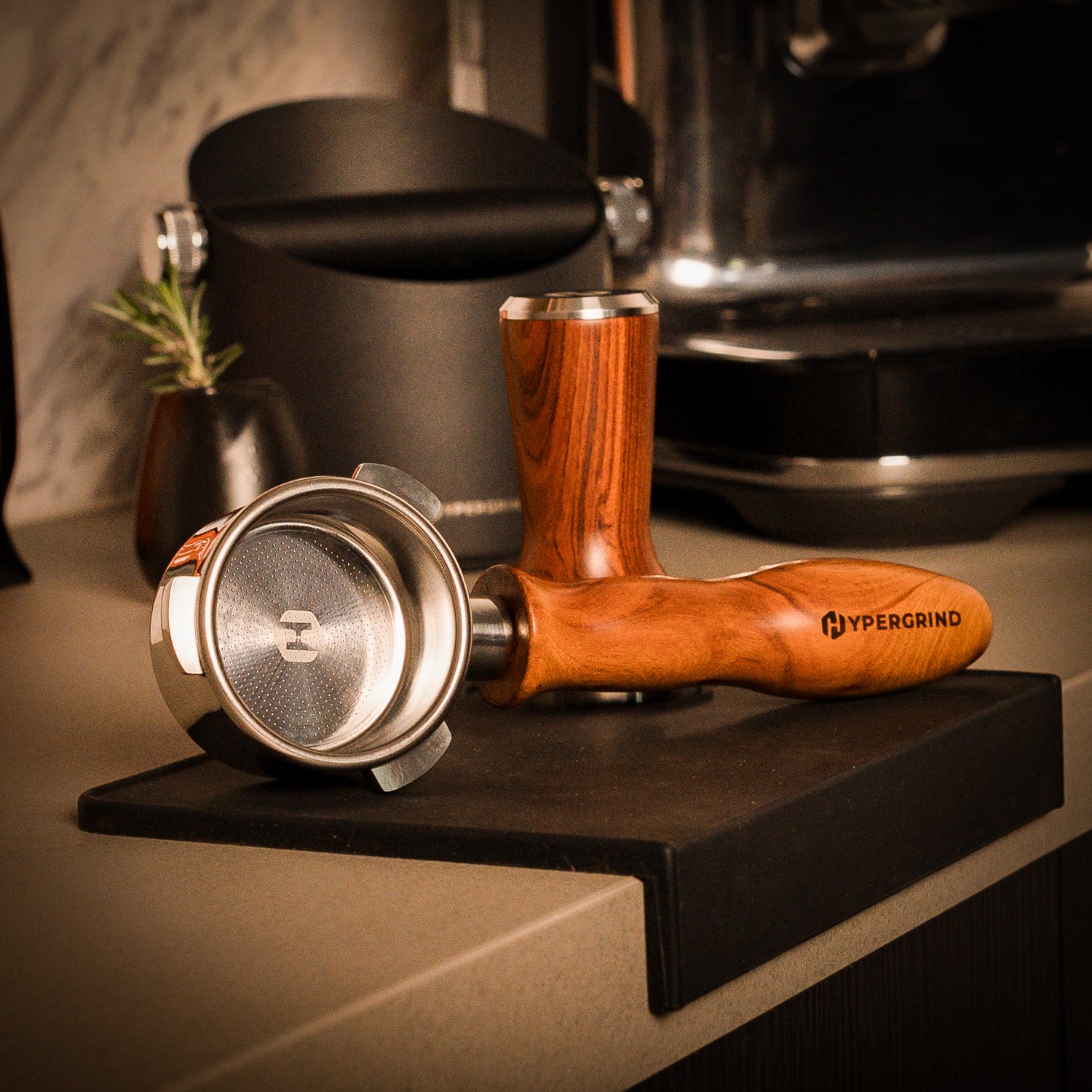Rosewood Bottomless portafilter with ergonomic handle
