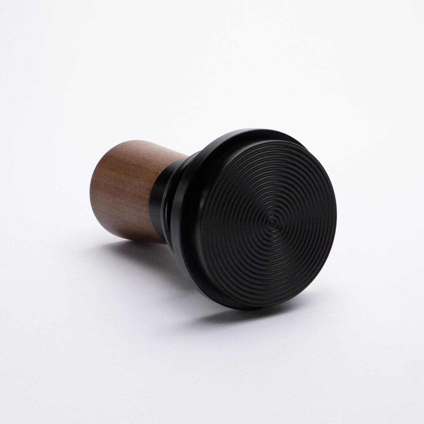 Self Levelling Coffee Tamper (Black/Walnut) on side
